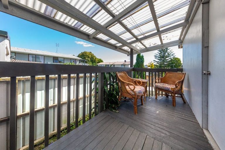 Photo of property in 2/10 Nearco Street, Randwick Park, Auckland, 2105