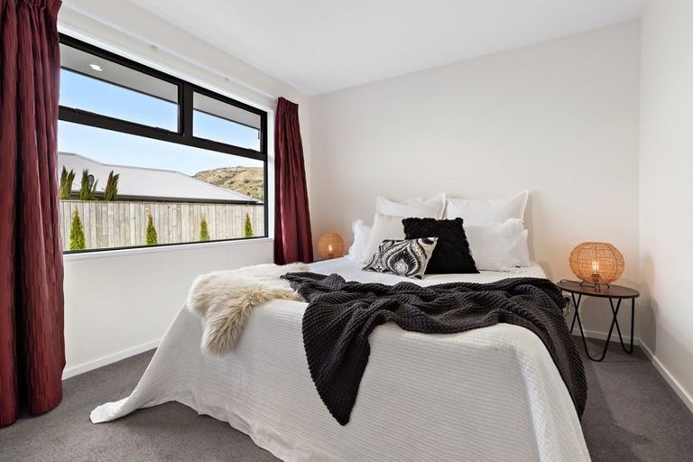 Photo of property in 4 Cone Peak Close, Lake Hayes, Queenstown, 9304