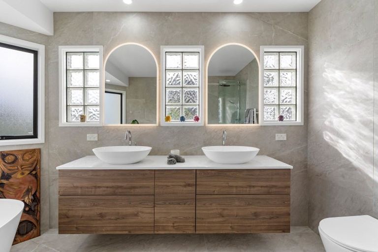 Photo of property in 14 The Parade, Bucklands Beach, Auckland, 2012