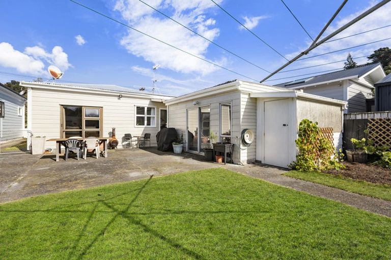 Photo of property in 10 Moselle Street, Island Bay, Wellington, 6023