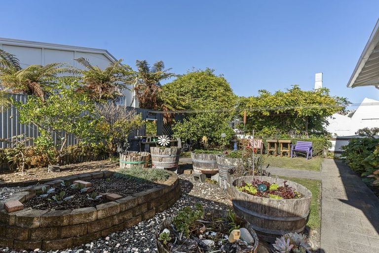 Photo of property in 219 Devon Street West, New Plymouth, 4310