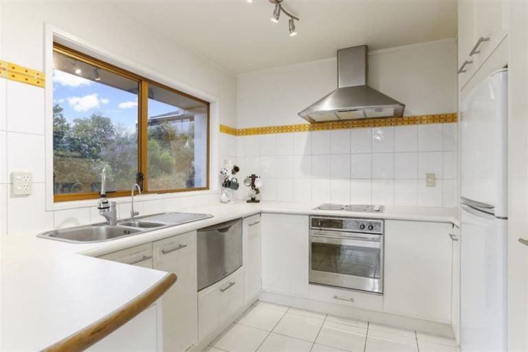 Photo of property in 2/23 Commodore Parry Road, Castor Bay, Auckland, 0620