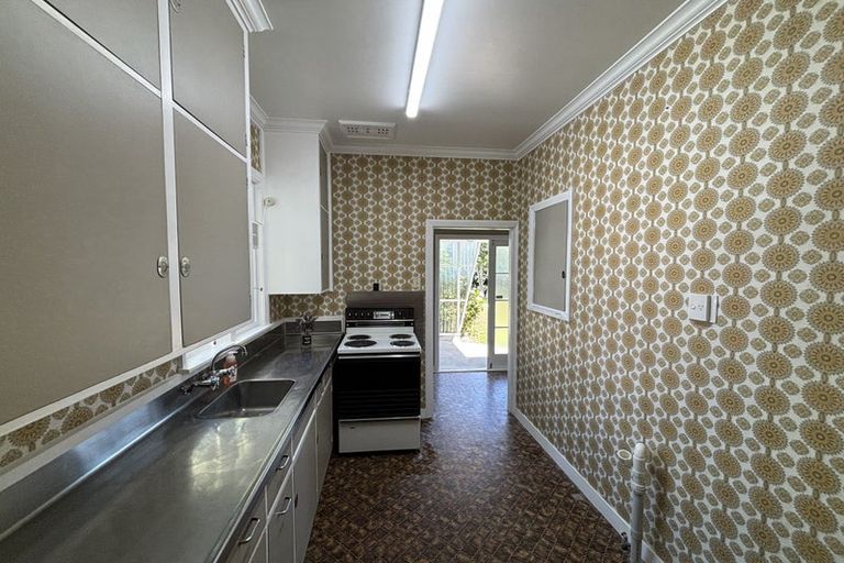 Photo of property in 31 Disraeli Street, Hawera, 4610