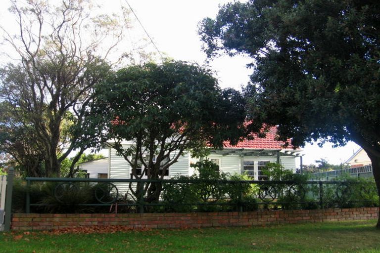 Photo of property in 73 Riverside Drive, Waiwhetu, Lower Hutt, 5010