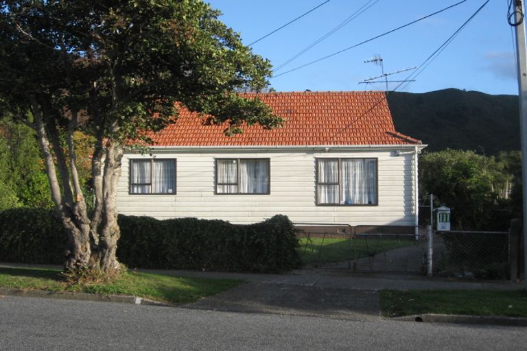 Photo of property in 111 Wilkie Crescent, Naenae, Lower Hutt, 5011