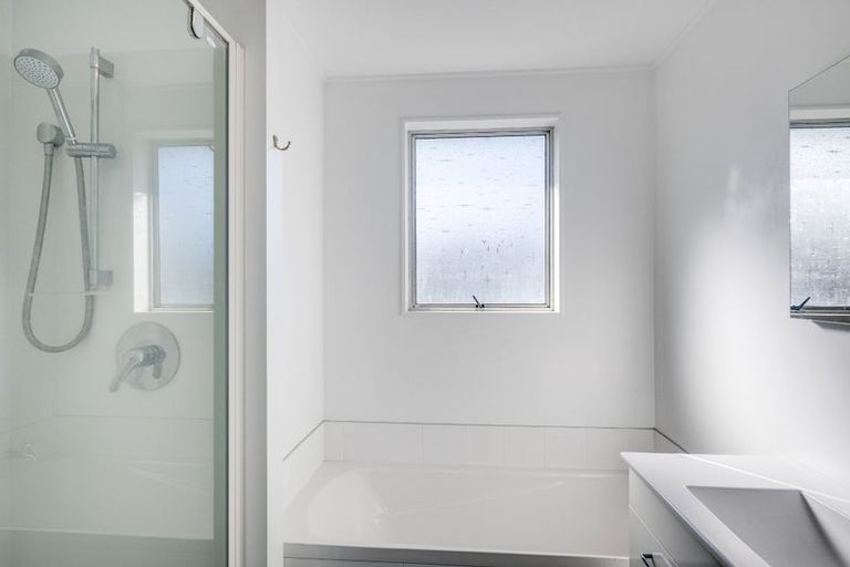 Photo of property in 68 Tait Drive, Greenmeadows, Napier, 4112