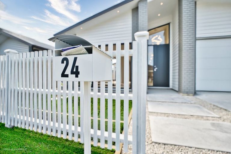 Photo of property in 24 Babina Avenue, Kumeu, 0810