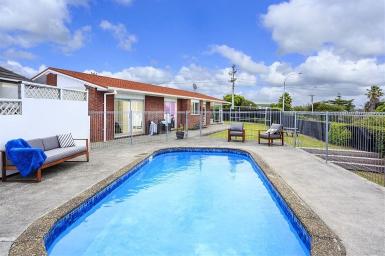 Photo of property in 1/134 Arran Road, Browns Bay, Auckland, 0630
