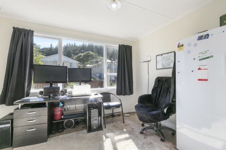 Photo of property in 6 Ngaturi Grove, Wainuiomata, Lower Hutt, 5014