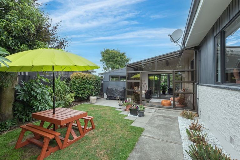 Photo of property in 16 Bucknell Street, Sockburn, Christchurch, 8042