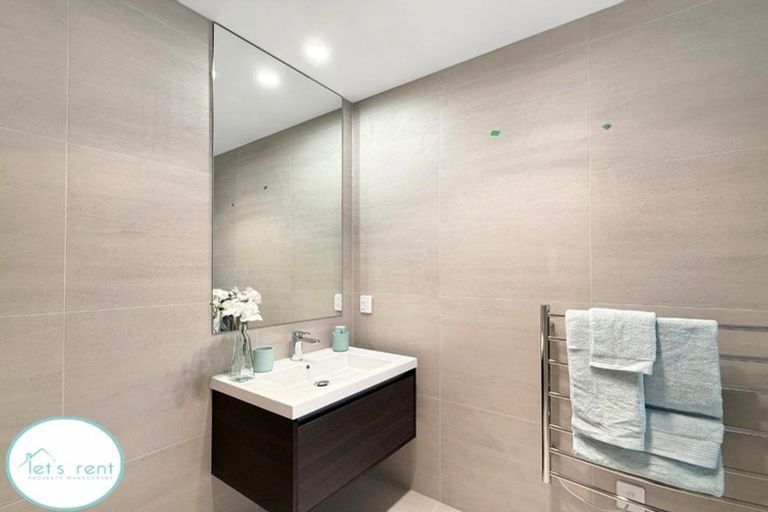 Photo of property in 2 Tara Lane, Manurewa, 2102