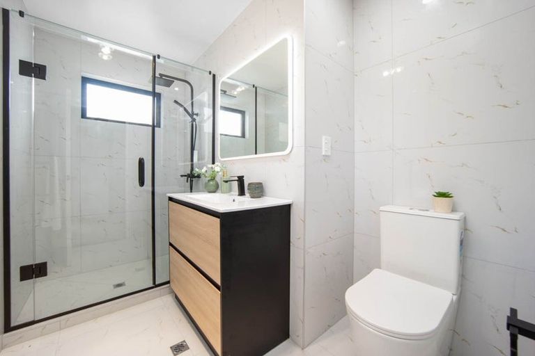 Photo of property in 70c Golf Road, New Lynn, Auckland, 0600