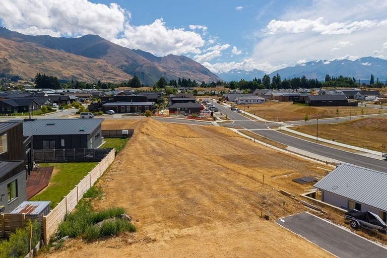 Photo of property in 4 Durry Lane, Wanaka, 9305