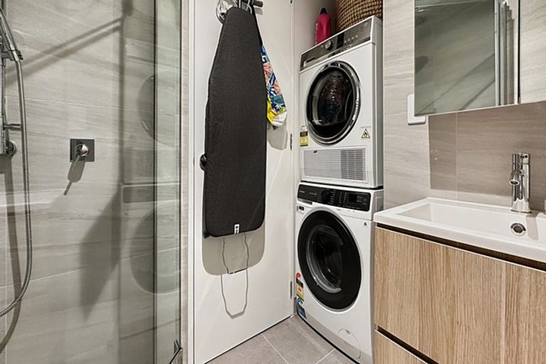 Photo of property in 401/1 Buscomb Avenue, Henderson, Auckland, 0610