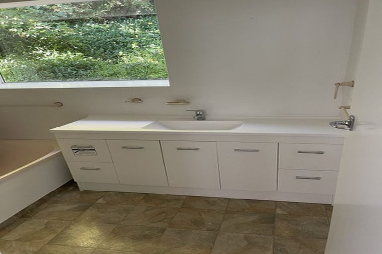 Photo of property in 6 Churton Drive, Churton Park, Wellington, 6037