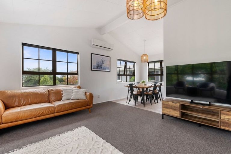 Photo of property in 8 Taurus Place, Kawaha Point, Rotorua, 3010