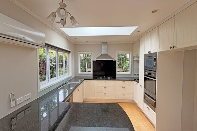 Photo of property in 50 Balmain Road, Chatswood, Auckland, 0626