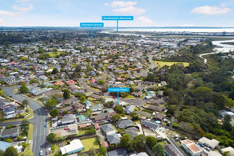 Photo of property in 15 Lanier Place, Glendene, Auckland, 0602