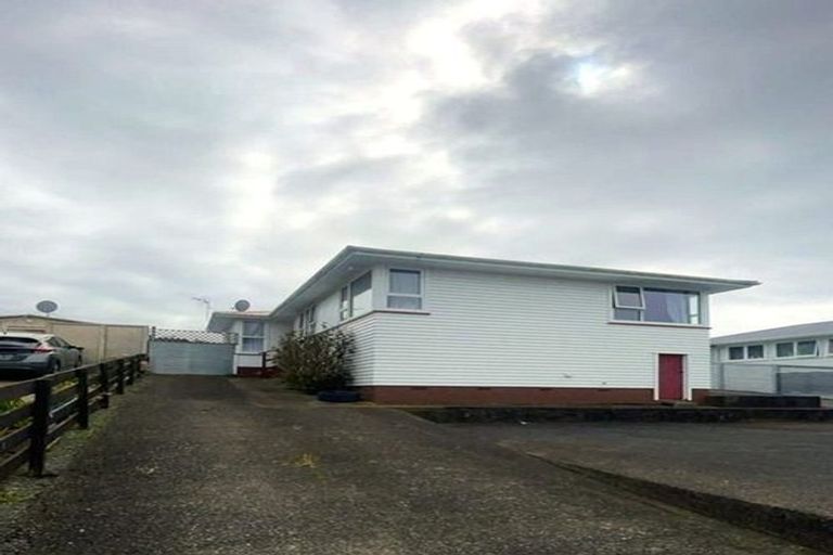 Photo of property in 34 Beauzami Crescent, Ascot Park, Porirua, 5024