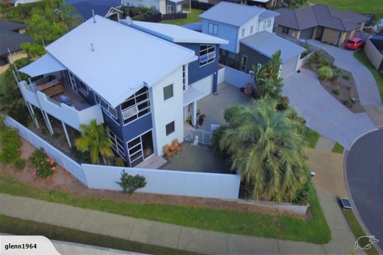 Photo of property in 15 Miami Place, One Tree Point, 0118