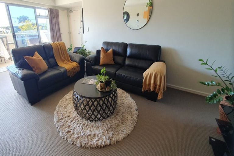 Photo of property in 2/1086 Papamoa Beach Road, Papamoa Beach, Papamoa, 3118