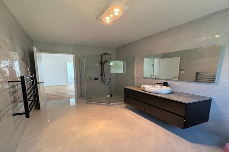 Photo of property in 5 Prevost Lane, Oteha, Auckland, 0632