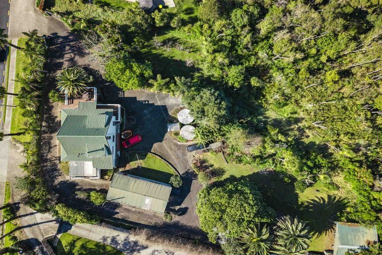 Photo of property in 205 Whangaparaoa Road, Red Beach, 0932