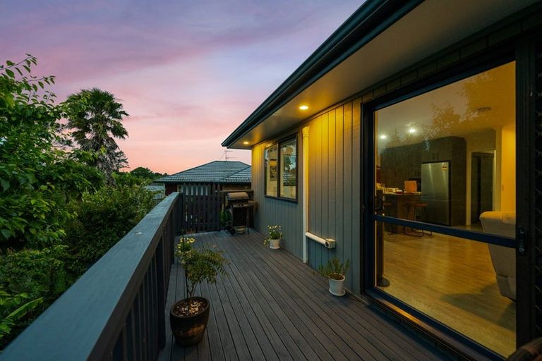 Photo of property in 15 Zefiro Drive, Massey, Auckland, 0614