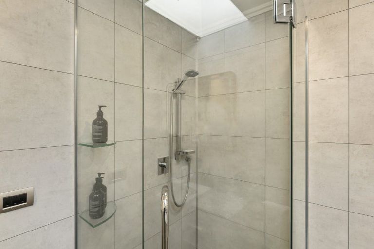 Photo of property in 225 Lake Terrace, Waipahihi, Taupo, 3330