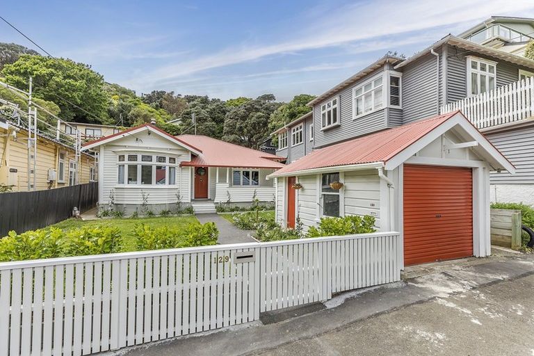 Photo of property in 129 Melbourne Road, Island Bay, Wellington, 6023