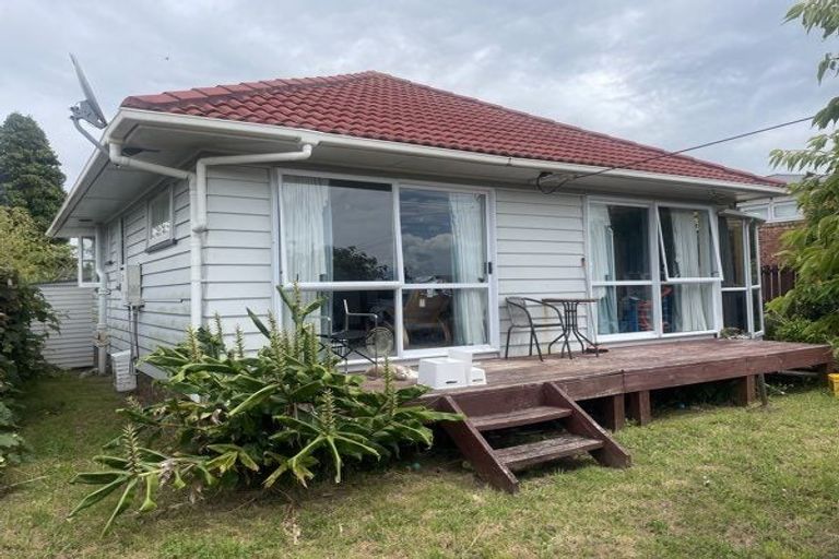 Photo of property in 1/166 Rangatira Road, Beach Haven, Auckland, 0626