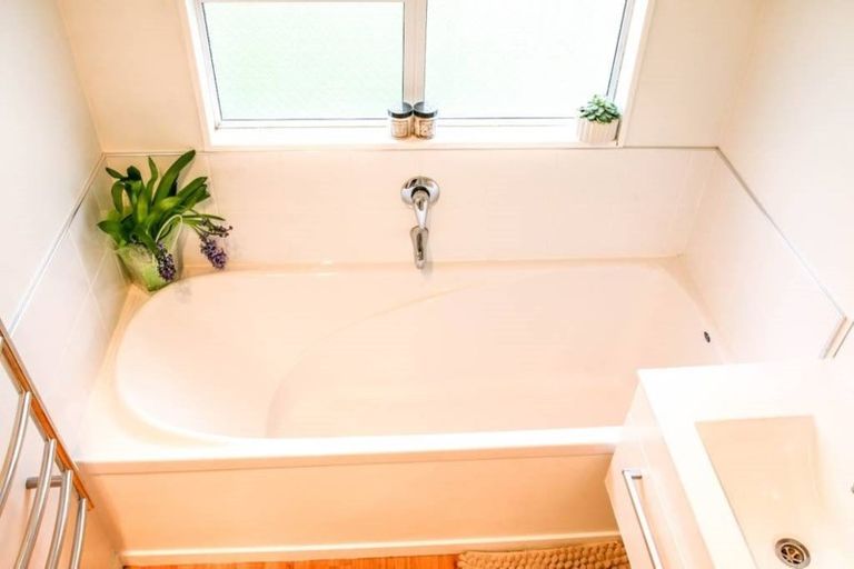 Photo of property in 78 Gemstone Drive, Birchville, Upper Hutt, 5018