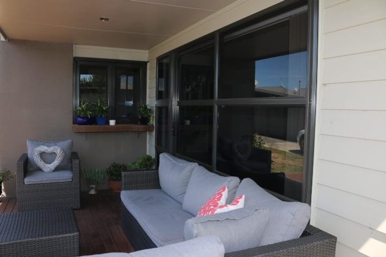 Photo of property in 65a Rosalie Terrace, Kelvin Grove, Palmerston North, 4414