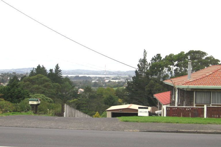 Photo of property in 2/425 Don Buck Road, Massey, Auckland, 0614