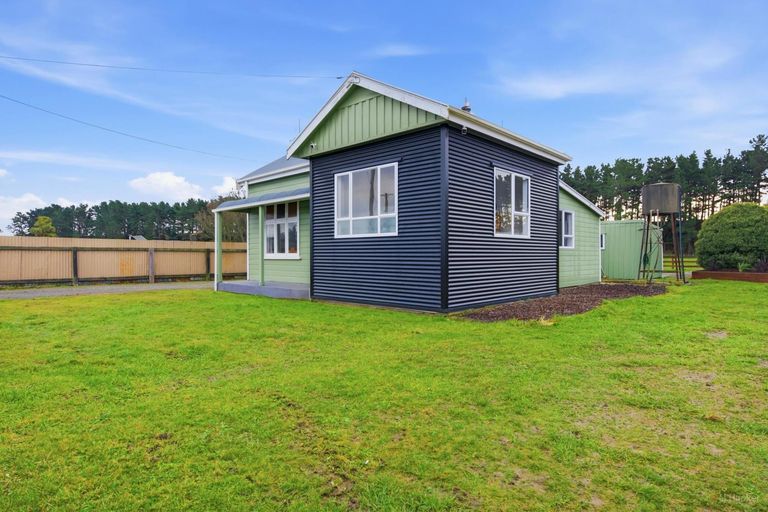 Photo of property in 24 Queen Street, Pareora, 7912