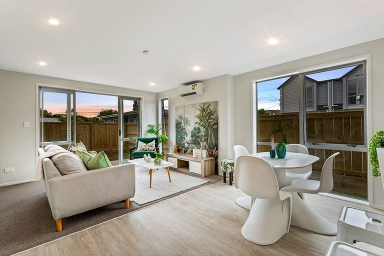 Photo of property in 3/51 Wharf Road, Te Atatu Peninsula, Auckland, 0610