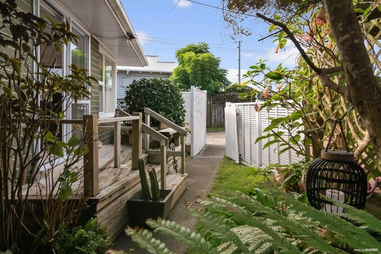 Photo of property in 2/59 Shakespeare Road, Milford, Auckland, 0620
