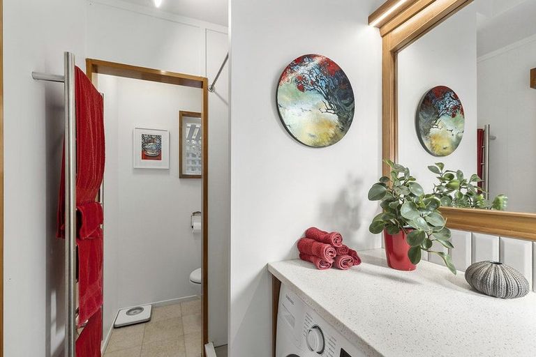 Photo of property in 385 Karaka Bay Road, Karaka Bays, Wellington, 6022