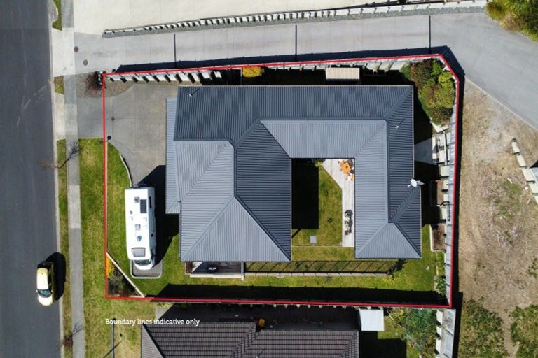 Photo of property in 111 Oteki Park Drive, Welcome Bay, Tauranga, 3112