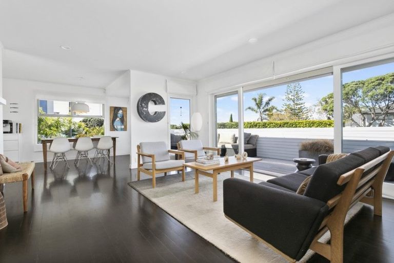 Photo of property in 38 Churchill Road, Murrays Bay, Auckland, 0630