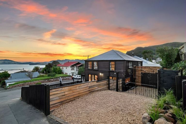 Photo of property in 2a Ripon Street, Lyttelton, 8082