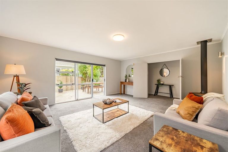 Photo of property in 34 Whirinaki Crescent, Heretaunga, Upper Hutt, 5018