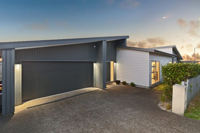 Photo of property in 60 Wainui Road, Silverdale, 0932