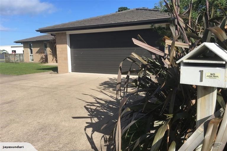 Photo of property in 1 Keene Drive, Bell Block, New Plymouth, 4312