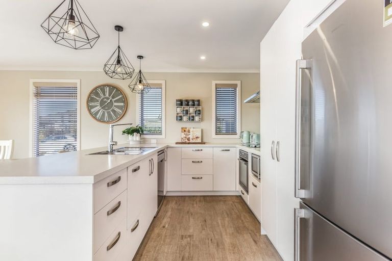 Photo of property in 42 Katania Heights, Brightwater, 7022