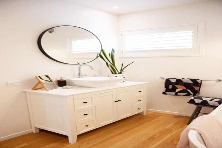 Photo of property in 2/246 Lake Road, Hauraki, Auckland, 0622