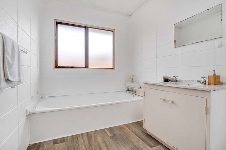 Photo of property in 2/32 Domain Street, Waiuku, 2123