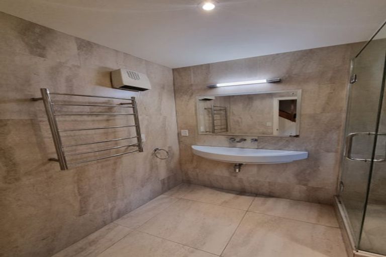 Photo of property in 2/58 Cliff Road, Torbay, Auckland, 0630