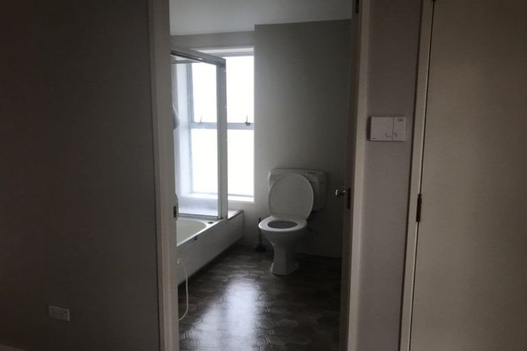 Photo of property in 3 Charles Prevost Drive, The Gardens, Auckland, 2105