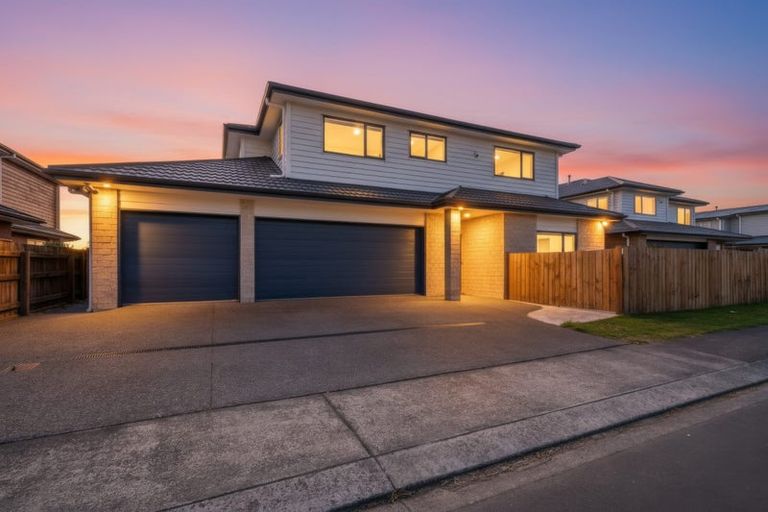 Photo of property in 12 Saint Vincent Terrace, Grenada Village, Wellington, 6037